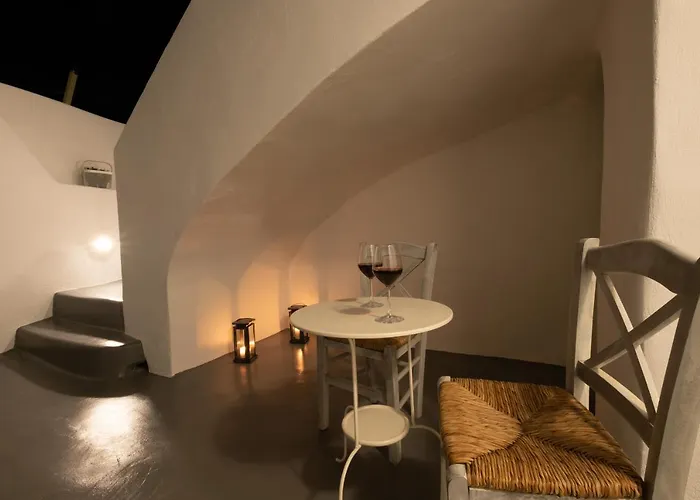 White Orchid Cave House & Studio